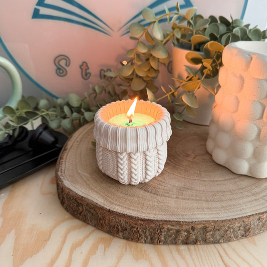 Knit Candle - Vela Artesanal de Matcha y Pepino | Colección Primavera