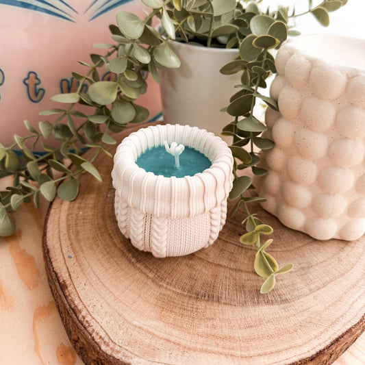 Knit Candle - Vela Artesanal de Matcha y Pepino | Colección Primavera