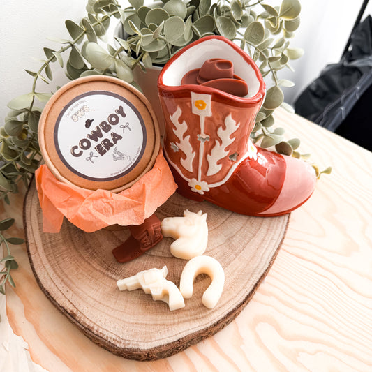 Pack Rodeo Cowboy Era - Quemador Bota Retro + Wax Melts